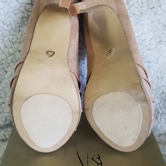 Thalia Sodi Heels - Picture 7 of 7